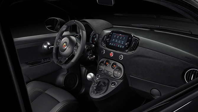 Abarth 695 75° Anniversario - Interior